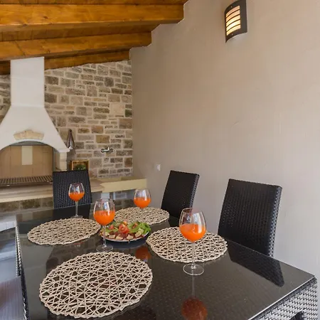 Modernes Nur 250 Meter Zum Mit Privatem Balkon, Grill, Wifi Apartamento Poreč