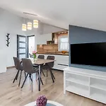 アパート Modernes Nur 250 Meter Zum Mit Privatem Balkon, Grill, Wifi