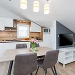 Modernes Nur 250 Meter Zum Mit Privatem Balkon, Grill, Wifi アパート
