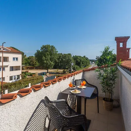 Modernes Nur 250 Meter Zum Mit Privatem Balkon, Grill, Wifi