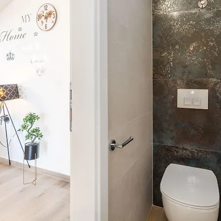 Modernes Nur 250 Meter Zum Mit Privatem Balkon, Grill, Wifi * Πόρετς
