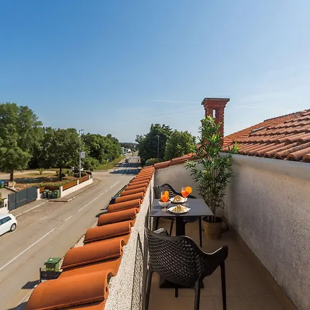 Appartement Modernes Nur 250 Meter Zum Mit Privatem Balkon, Grill, Wifi