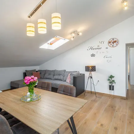 Modernes Nur 250 Meter Zum Mit Privatem Balkon, Grill, Wifi Διαμέρισμα