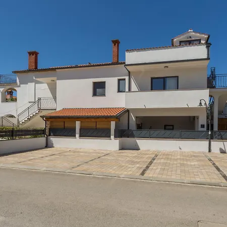 Апартаменты Modernes Nur 250 Meter Zum Mit Privatem Balkon, Grill, Wifi