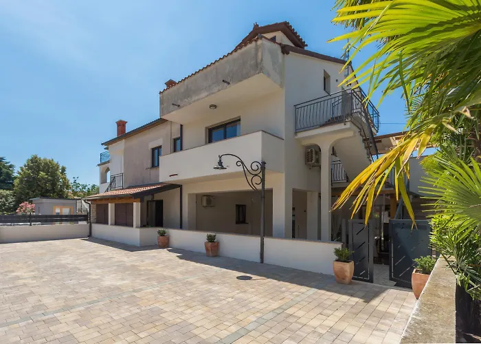 Modernes Nur 250 Meter Zum Mit Privatem Balkon, Grill, Wifi