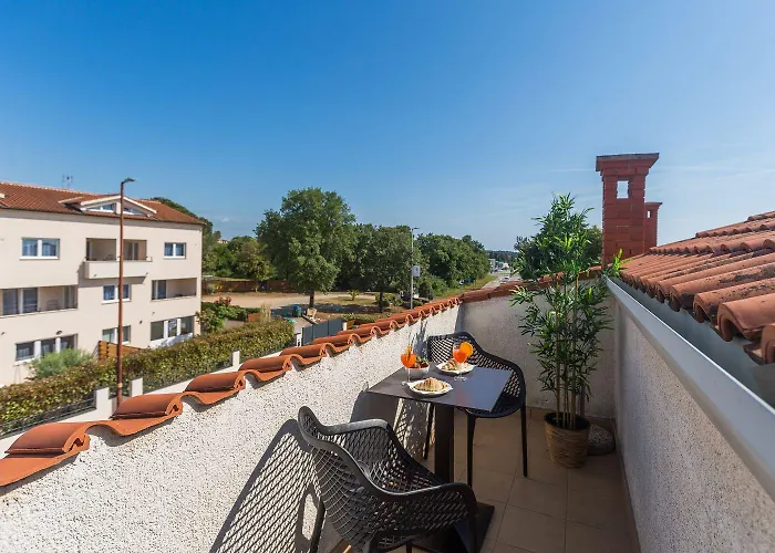 Modernes Nur 250 Meter Zum Mit Privatem Balkon, Grill, Wifi