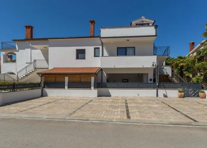 Modernes Nur 250 Meter Zum Mit Privatem Balkon, Grill, Wifi