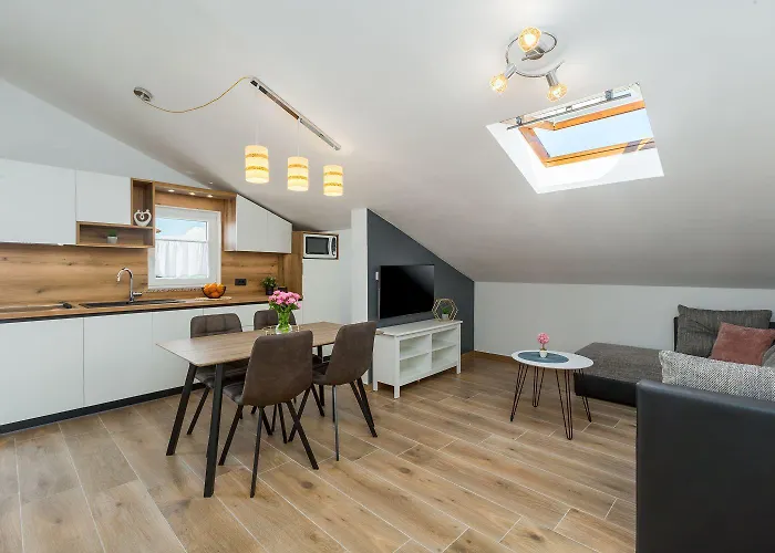 Appartamento Modernes Nur 250 Meter Zum Mit Privatem Balkon, Grill, Wifi Porec