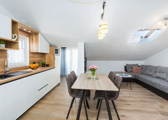 Modernes Nur 250 Meter Zum Mit Privatem Balkon, Grill, Wifi Пореч
