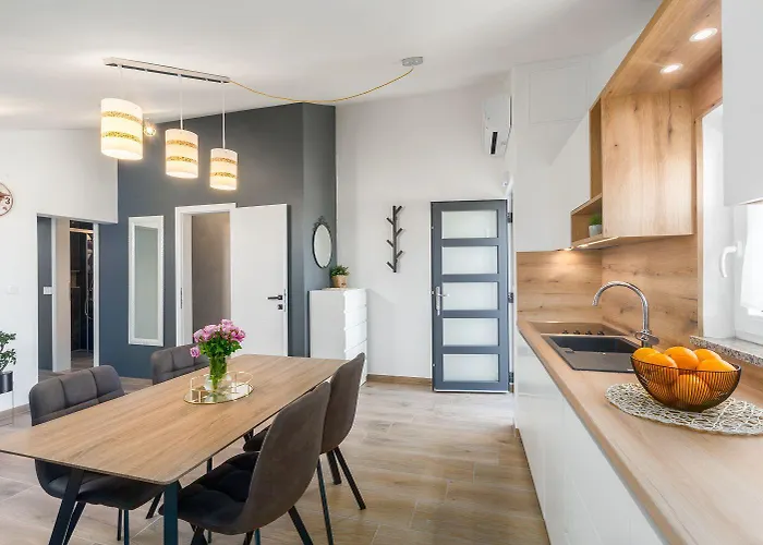 Апартаменты Modernes Nur 250 Meter Zum Mit Privatem Balkon, Grill, Wifi *