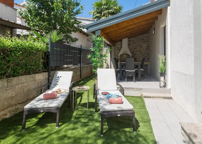 Апартаменты Modernes Nur 250 Meter Zum Mit Privatem Balkon, Grill, Wifi Пореч