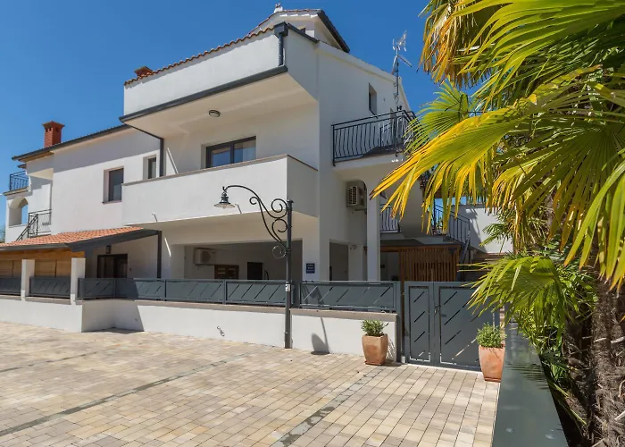 Modernes Nur 250 Meter Zum Mit Privatem Balkon, Grill, Wifi