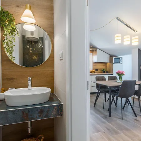 公寓 Modernes Nur 250 Meter Zum Mit Privatem Balkon, Grill, Wifi *